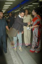 Aamir Khan return from London after Dellhi Belly premiere on 5th July 2011 (12).JPG